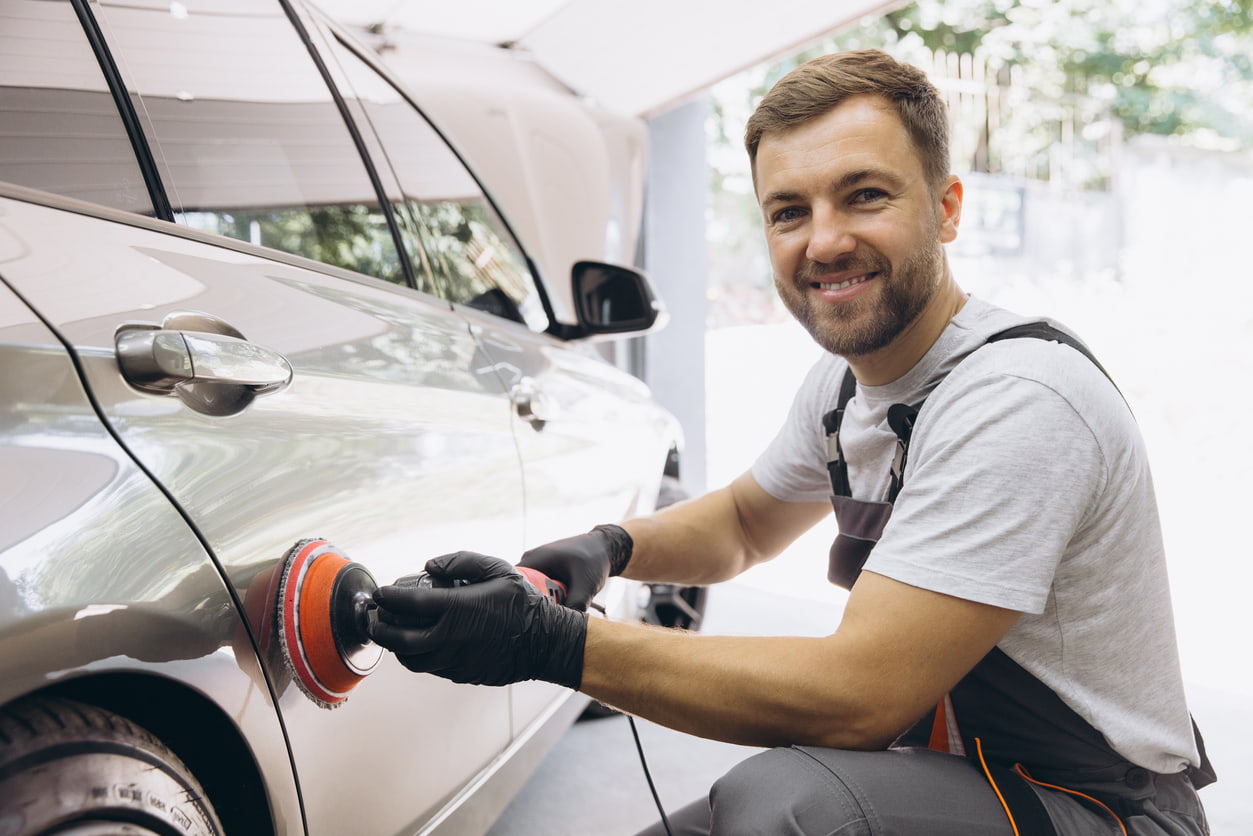 Autowachs vs. Keramik-Coating: Die ultimative Entscheidung
